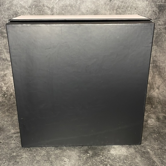 Authentic Chanel Gift Box - Picture 2 of 4